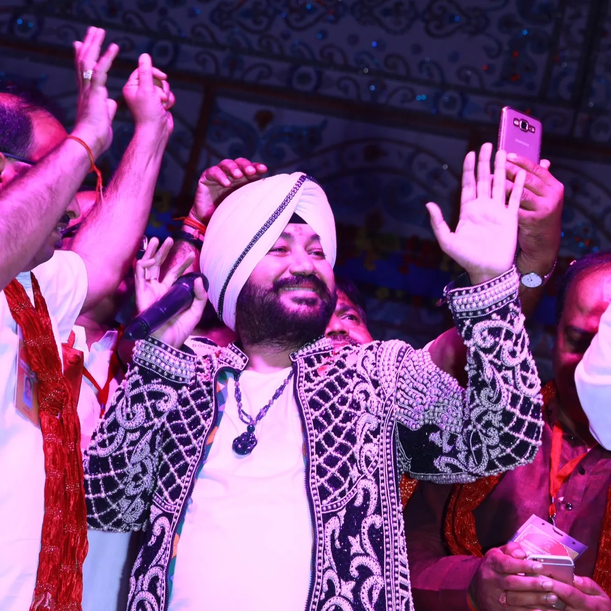 टिहरी के मेले में दलेर मेहंदी पर क्यों भड़के उत्तराखंड के मंत्री सुबोध उनियाल? वीडियो वायरल