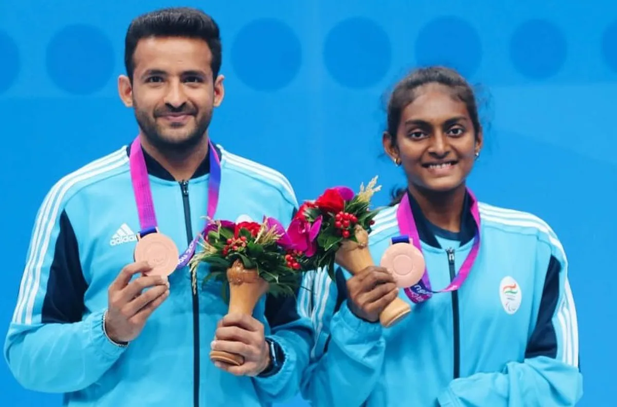 एशियन पैरा गेम्स बैडमिंटन: नितेश-थुलसिमथी की जोड़ी ने जीता रजत, फाइनल में इंडोनेशिया से मिली करीबी हार