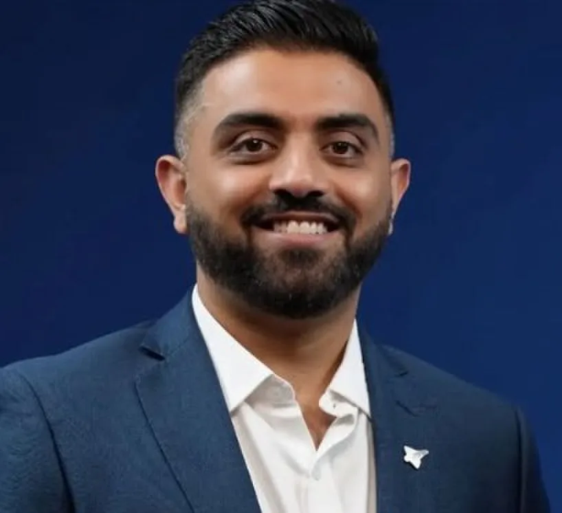 फ्लाईदुबई विमान हादसा टालने वाले कैप्टन स्मित मच्छार की बॉलीवुड ने की तारीफ, बताया 'असली हीरो'