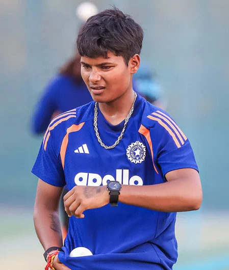 एशिया कप जीत के जश्न में लगा झटका, भारतीय गेंदबाज़ क्रांति गौड़ पर ICC ने लगाया जुर्माना