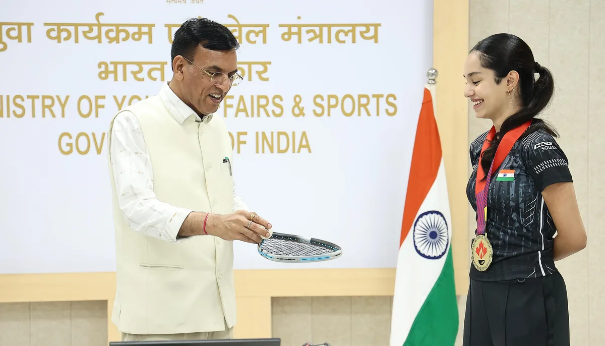 वर्ल्ड जूनियर स्क्वैश में इतिहास रचने वाली अनाहत सिंह को खेल मंत्री ने किया सम्मानित