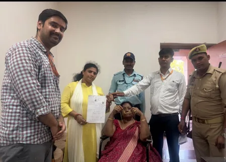 अयोध्या: 20 लाख का हार लौटाकर राम मंदिर सेवक ने पेश की ईमानदारी की मिसाल, जीता सबका दिल