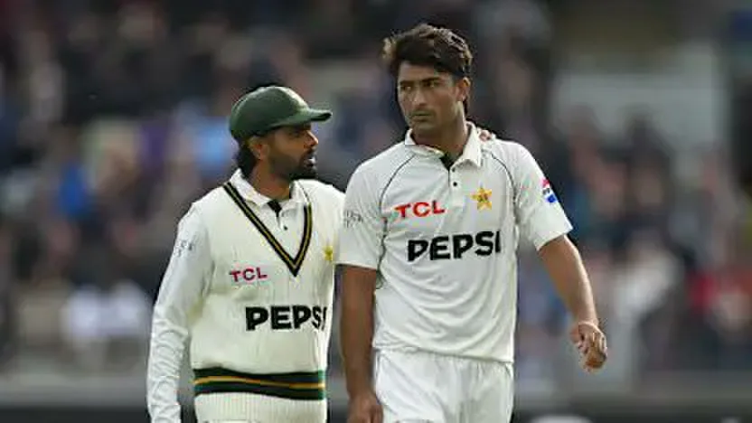 इंग्लैंड से क्लीन स्वीप के बाद पाकिस्तान पर दोहरी मार, ICC ने ठोका जुर्माना और काटे 11 WTC पॉइंट्स
