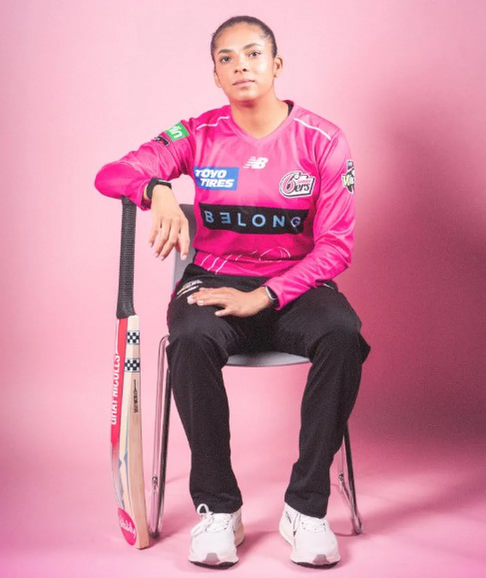 WBBL 12: इंग्लैंड की स्टार सोफिया डंकले एक और सीज़न के लिए सिडनी सिक्सर्स में लौटेंगी