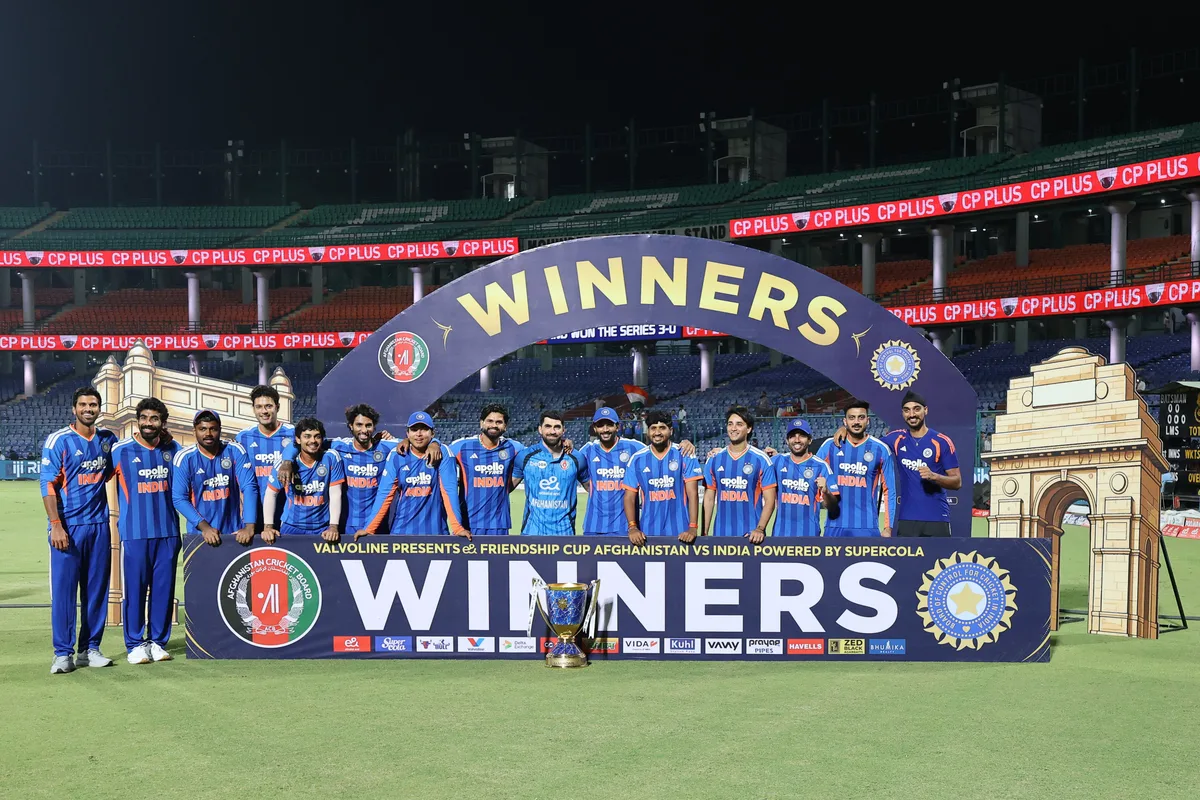 खेल भावना की मिसाल: T20 सीरीज जीतने के बाद श्रेयस अय्यर ने अफगान कप्तान के साथ साझा की ट्रॉफी